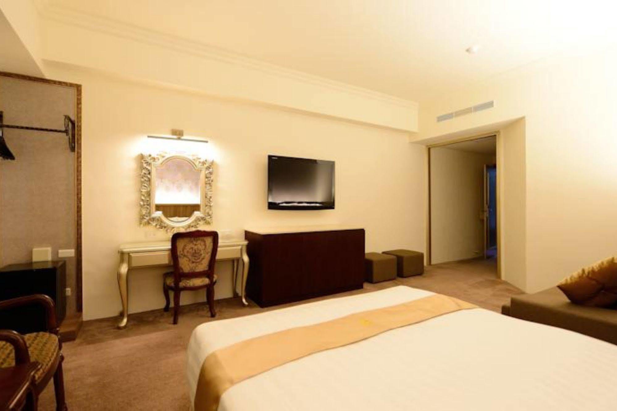Hu House Hotel Kaohsiung Luaran gambar
